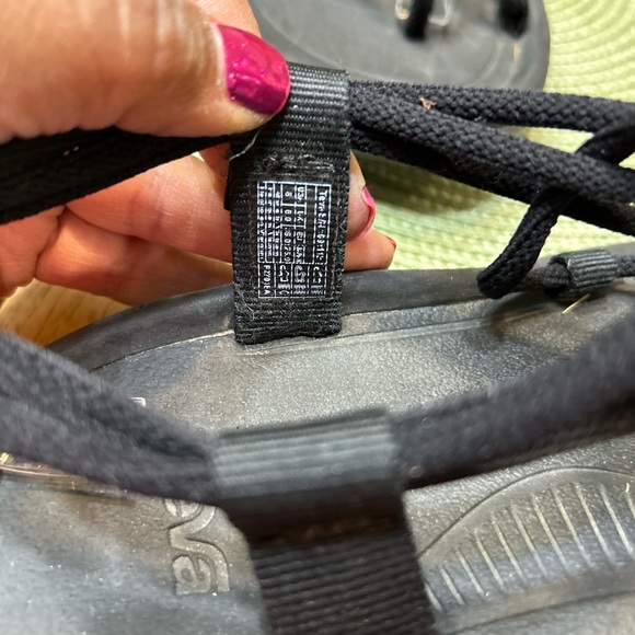 Teva Women's Strappy Black Sandals hurricane xl infinity sandal size 9 - Picture 9 of 9